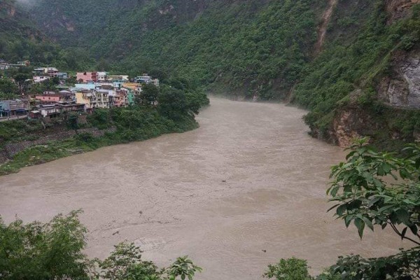 महाकालीमा बगेर बाबु–छोरा बेपत्ता 